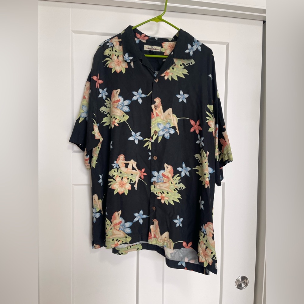 Vintage Tommy Bahama men’s silk shirt.